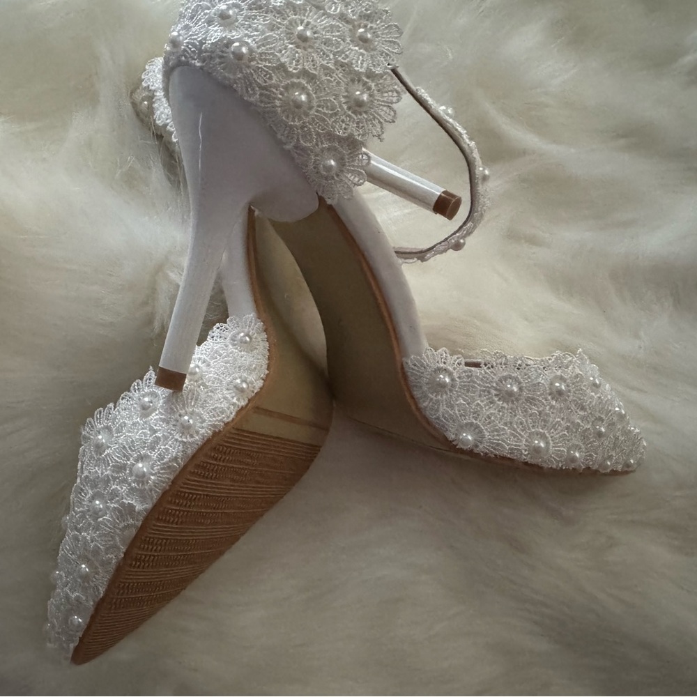 Elegant White Lace Women's Shoes Size 9 - Picture 6 of 11